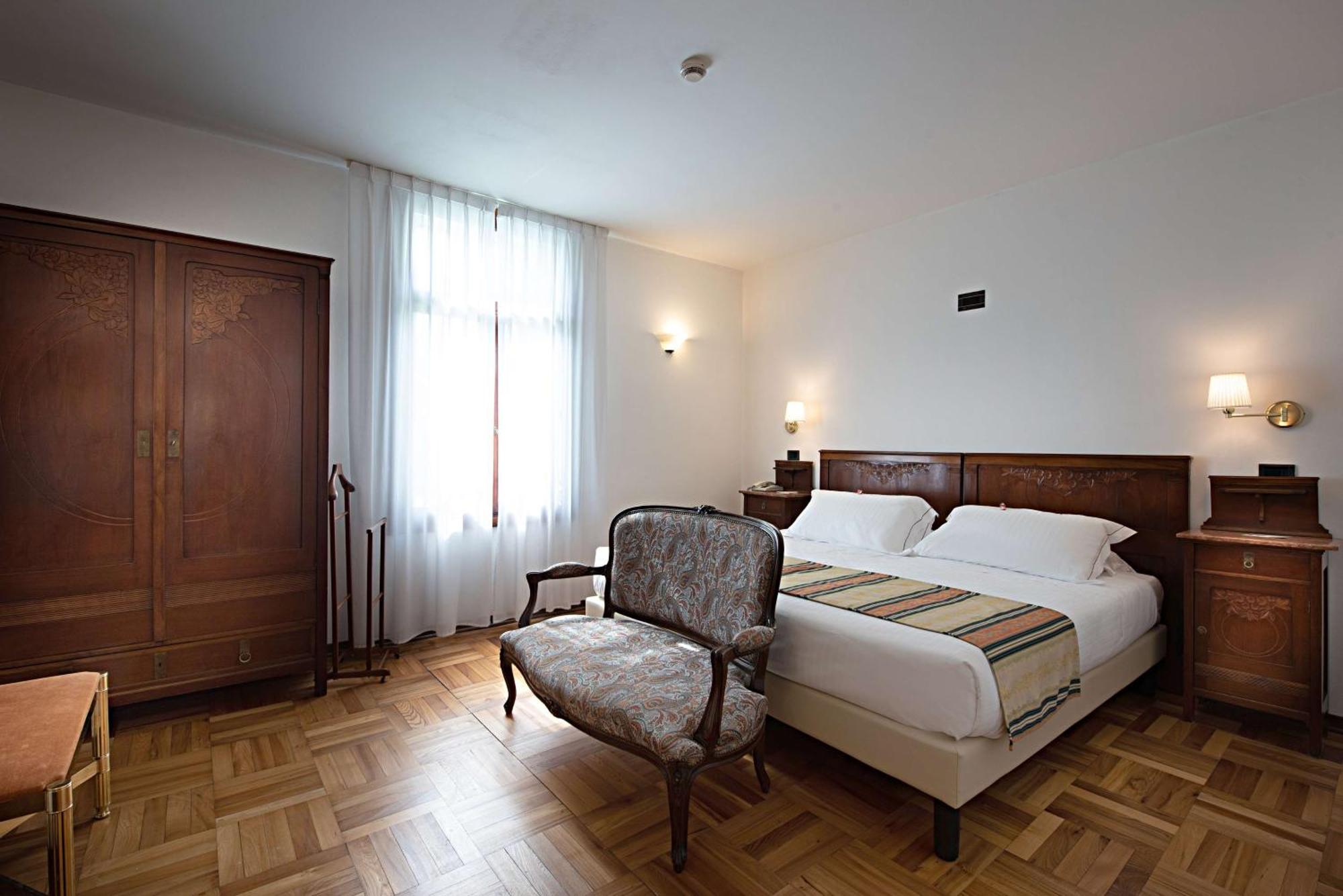 Hotel Western Tacchi
